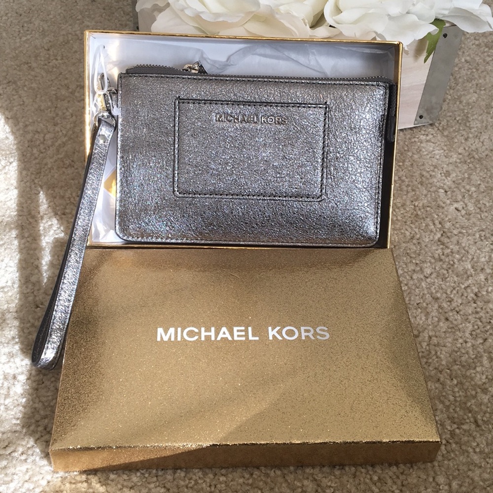 Authentic Michael Kors wristlet